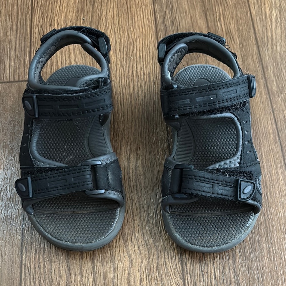 Black and Gray Adjustable Strap Toddler Sandals Size 7